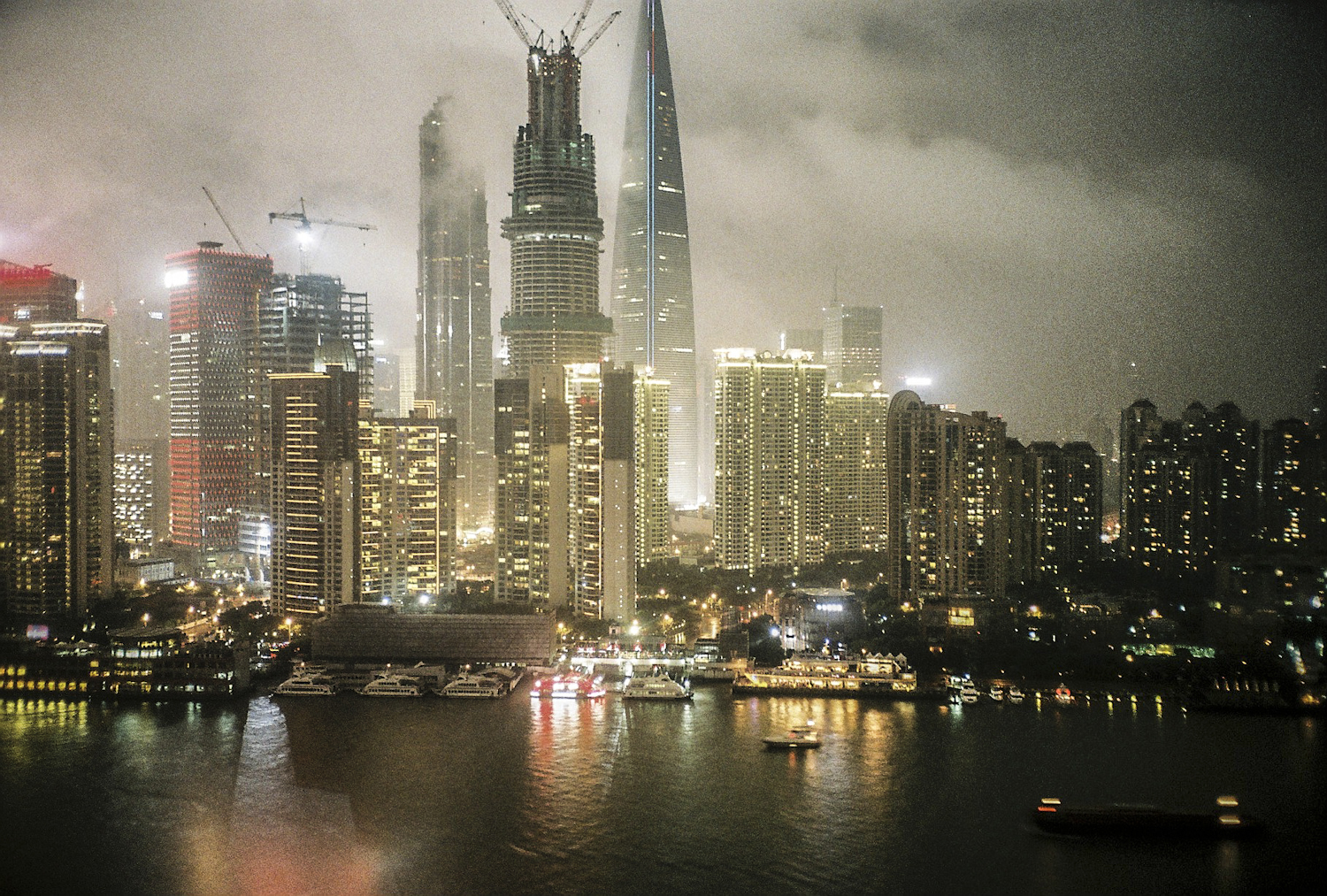 Shanghai by night - purple TRAVEL