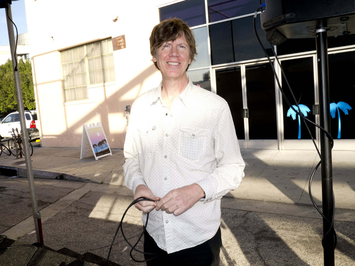 Thurston Moore setting up before his gig at Printed Matter at Geffen