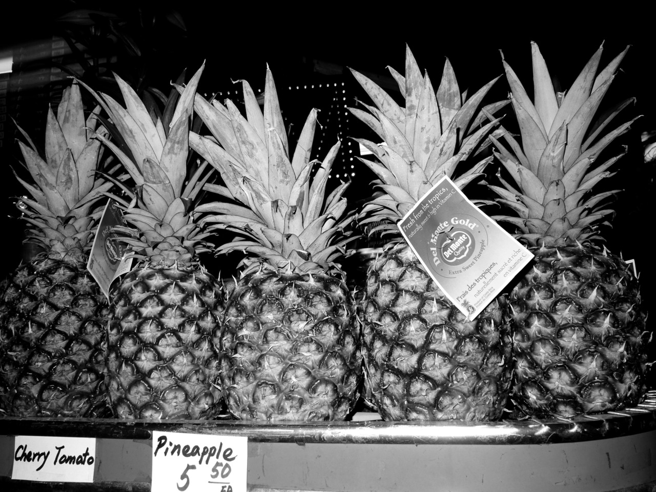 Pineapples on Prince Street, New York. Photo Olivier Zahm purple TRAVEL